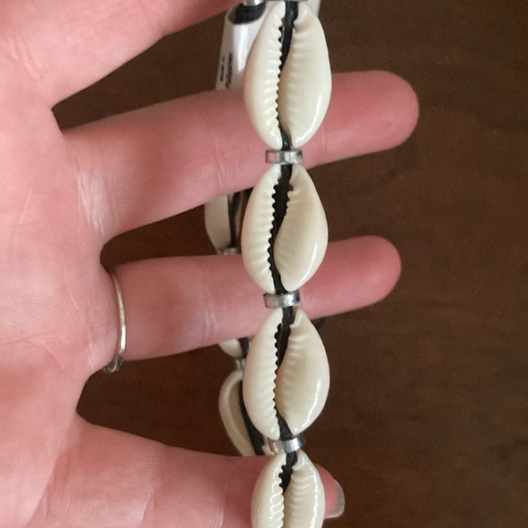 Vintage Y2K 10” Shell Bracelet - Picture 2 of 2